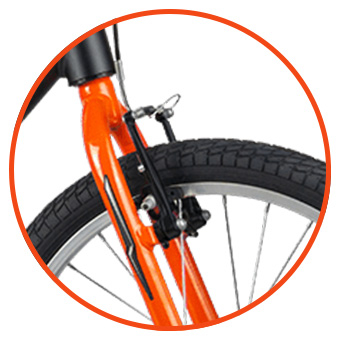 Detalhe de sistema de freio do tipo v-brake em bicicleta preta com detalhes em laranja